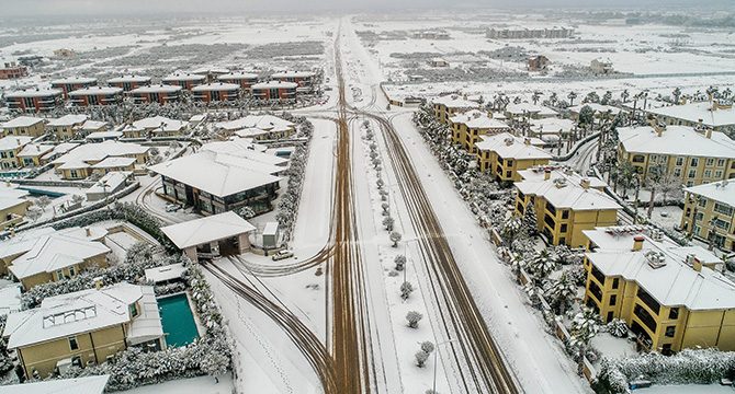 Antalya'ya 29 yıl sonra kar yağdı