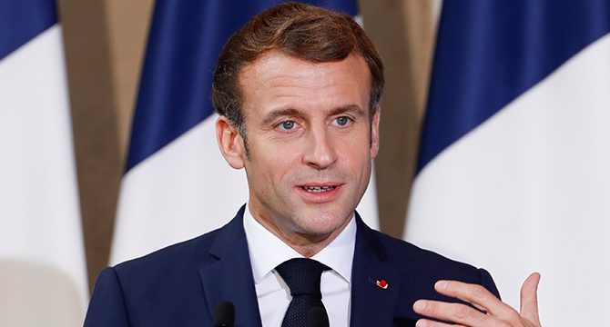 Fransa Cumhurbaşkanı Macron geri adım atmıyor