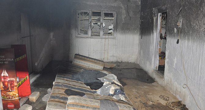 Yangında ev çöktü: 1 ağır yaralı