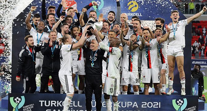 Beşiktaş kupasını aldı