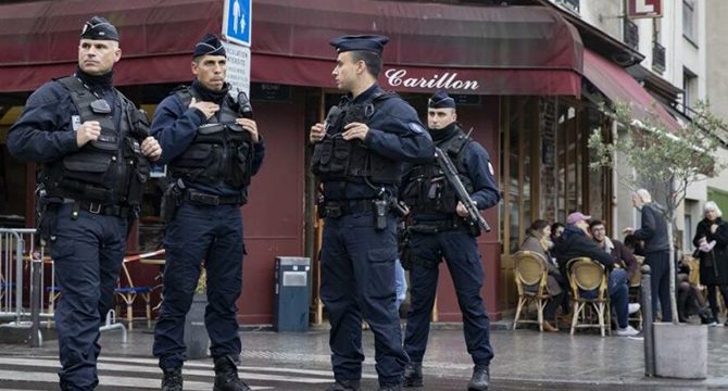 Fransa’da polise ırkçı hakaret ve şiddetten hapis cezası