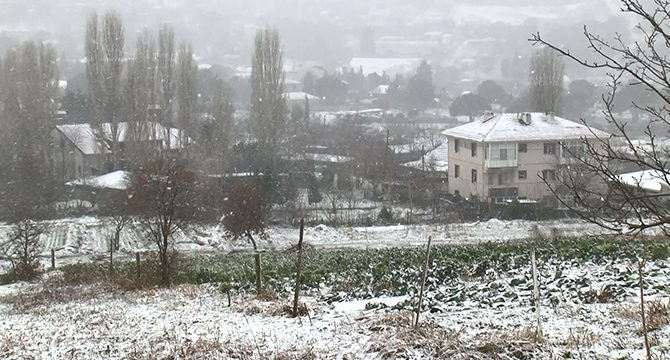 İstanbul'da yüksek kesimlerde kar yağışı etkili oluyor 