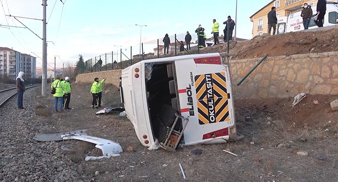 Korkunç kaza! Kırıkkale’de işçi servisi devrildi: 15 yaralı