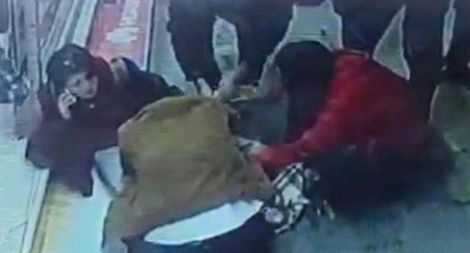 Liselilerin ‘yan bakma’ kavgası kanlı bitti
