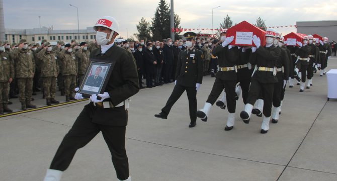 Şehitler törenle memleketlerine uğurlandı
