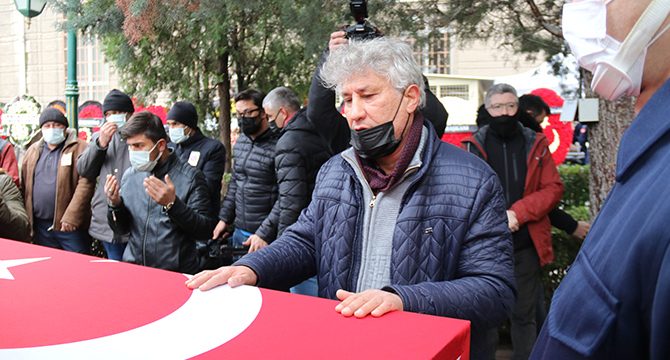Şehit babası tabut başında oğlundan helallik istedi