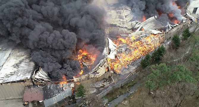 Kemerburgaz'da su dolum tesisinde yangın