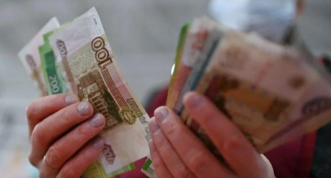 Rus borsası çöktü: Kayıp 150 milyar doları buldu