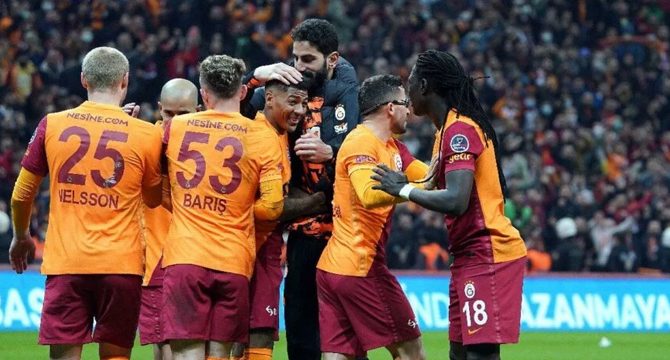 Arda Turan, Barcelona kadrosuna alınmadı