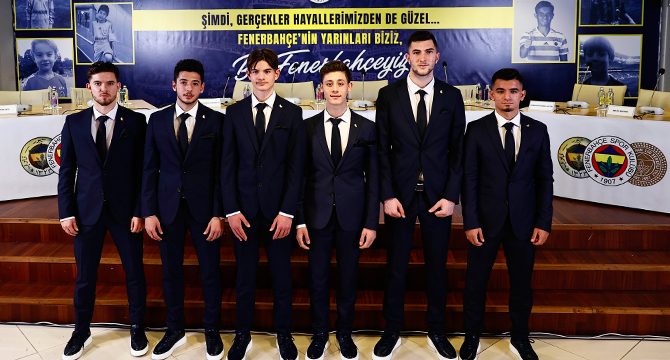 Fenerbahçe, genç oyuncularıyla sözleşme imzaladı