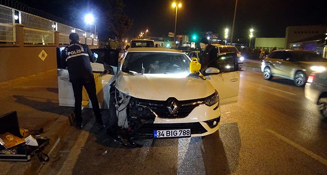 Avcılar’da otomobil 2 kişiye çarptı: 1 ölü
