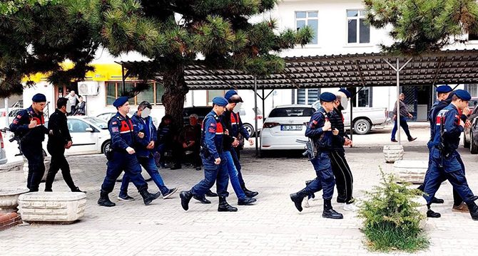 Jandarma 14 metre derinlikte şüphelileri böyle yakaladı