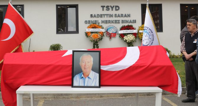 Spor yazarı Nezih Alkış, son yolculuğuna uğurlandı