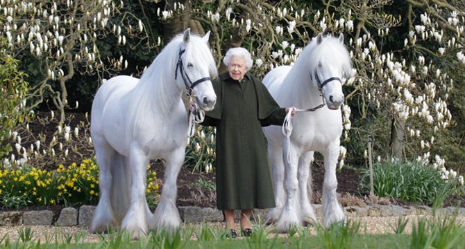 İngiltere Kraliçesi II. Elizabeth’in 96'ncı yaşına özel bebek üretildi