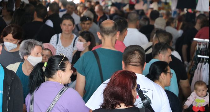 Bulgarlar, bayram alışverişi için Edirne'ye akın etti