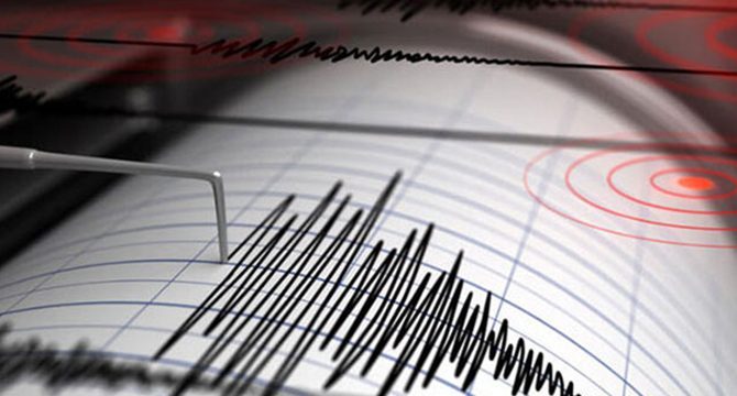 Ege'de korkutan deprem
