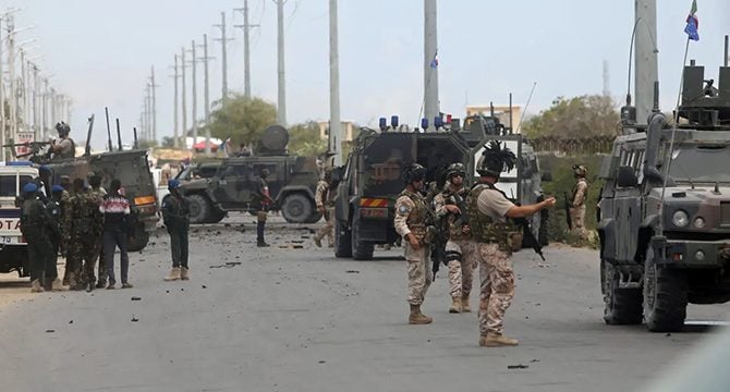Somali’de askeri konvoya saldırı: 10 ölü