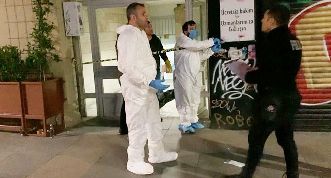 Esrarengiz cinayet: Diş hekimi muayenehanesinde kanlar içinde ölü bulundu
