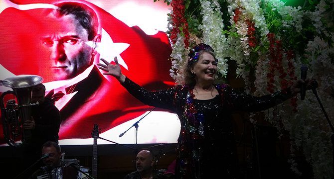 Suzan Kardeş, Edirnelileri coşturdu