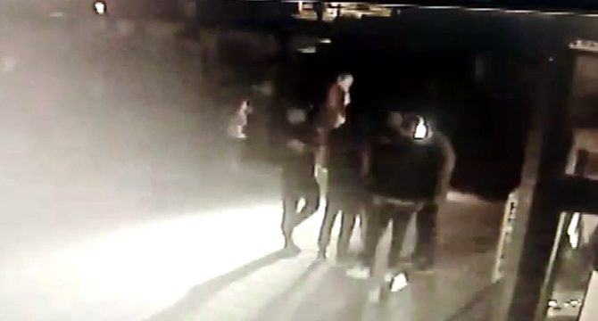 Kendilerini polis olarak tanıtıp, Iraklının 4 bin dolarını aldılar!
