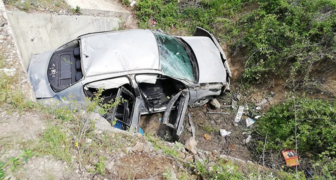 Otomobil sulama kanalına düştü: Esmanur öldü