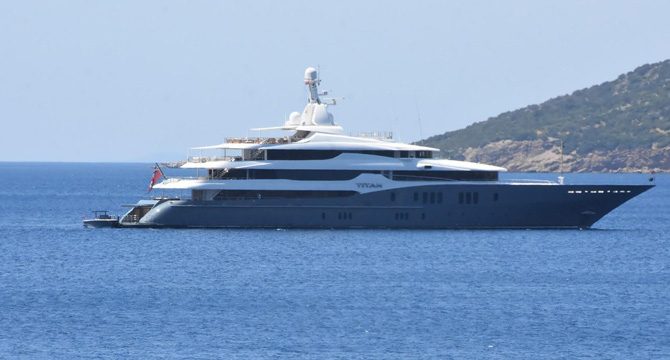 Rus milyarderin yatı 'Titan' Bodrum'a demir attı