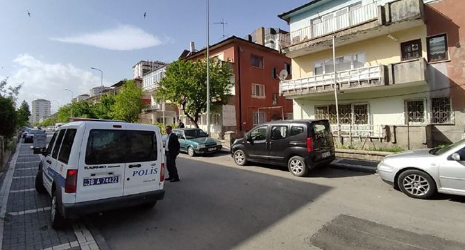 Yalnız yaşayan yaşlı adam evinde ölü bulundu!