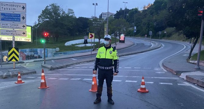 İstanbul'da 1 Mayıs için yollar trafiğe kapatıldı