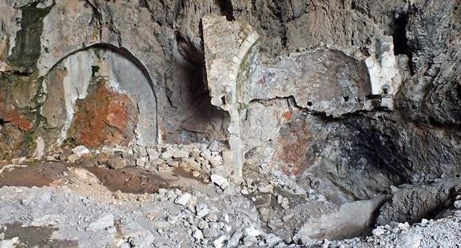 Mağara kilise, kaçak kazılarla talan edildi