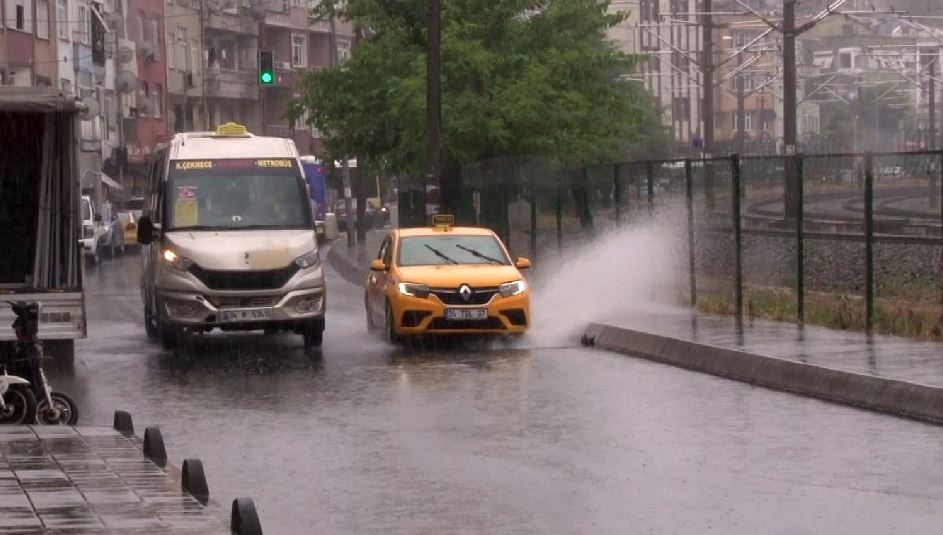 İstanbul'da yoğun sağanak etkili oluyor