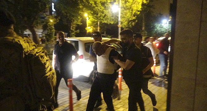 200 polisli cinayet duruşmasında: 7 tutuklama