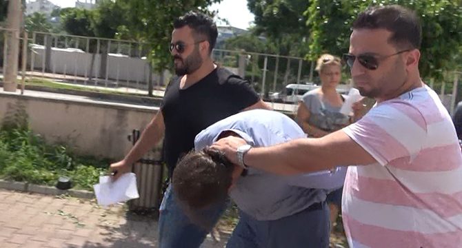 Kuyumcuyu soymak istedi, sert kayaya çarptı