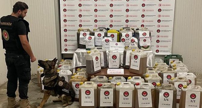 Milyonlarca captagon hap, kilogramlarca metamfetamin ele geçirildi