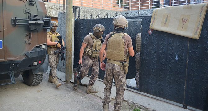 Adana’da IŞİD operasyonu: 10 gözaltı
