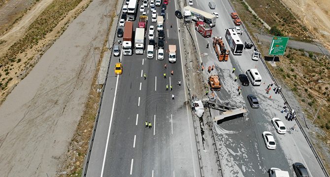 Pendik’te zincirleme kaza: TEM’de yoğunluk yaşandı
