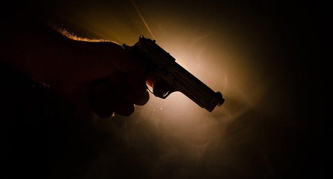 Suriyeli şüpheli karakolda komiser yardımcısını vurdu