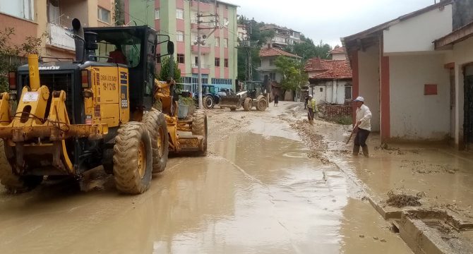 Çorum’da sağanak etkili oldu, 10 evi su bastı