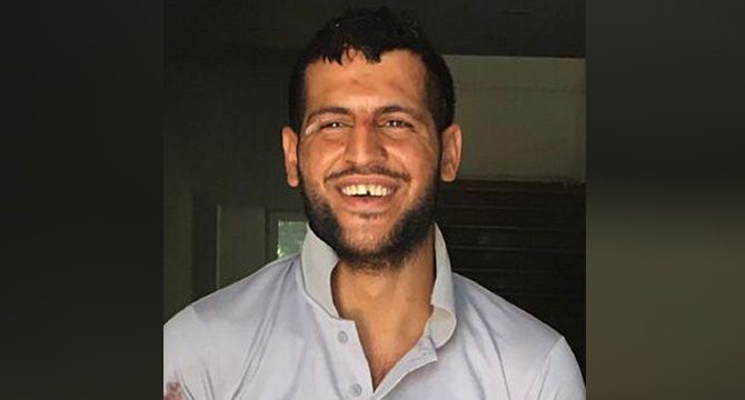 5 akrabasını bıçakladı, ormanda çıplak yakalandı