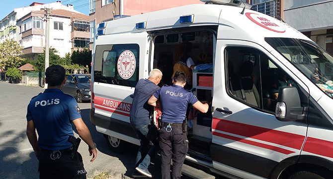 Dedikodu tartışmasında deliye döndü, komşusunu bıçakladı