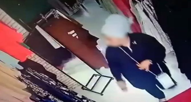 Denemek için giydiği kıyafeti çalıp kaçtı
