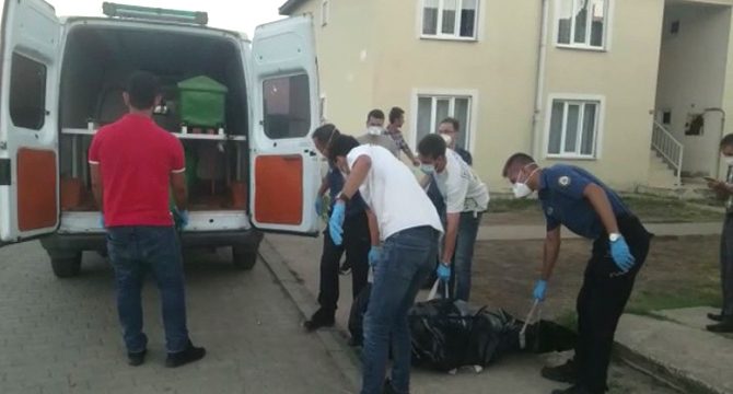 Kötü koku yayılan evden ceset çıktı