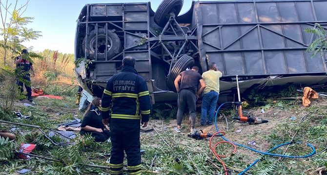 Kırklareli'nde yolcu otobüsü devrildi: Ölü ve yaralılar var