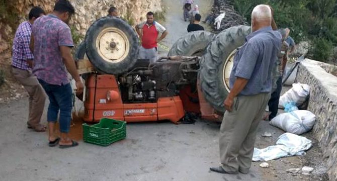 Traktör devrildi; sürücü öldü, eşi ağır yaralı