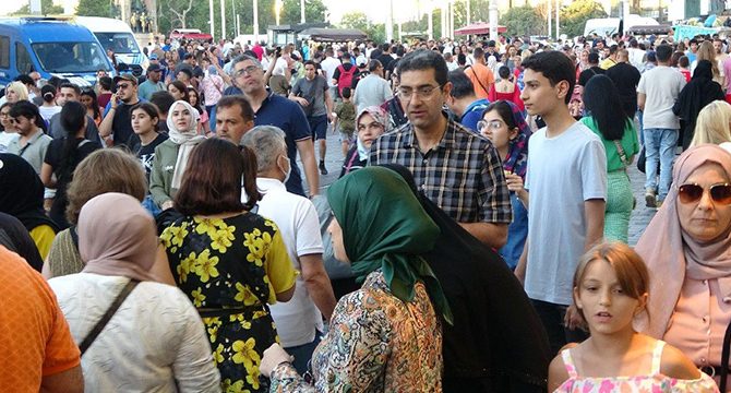 Kovid-19'da haftalık vaka sayıları açıklandı: Vakalar artıyor