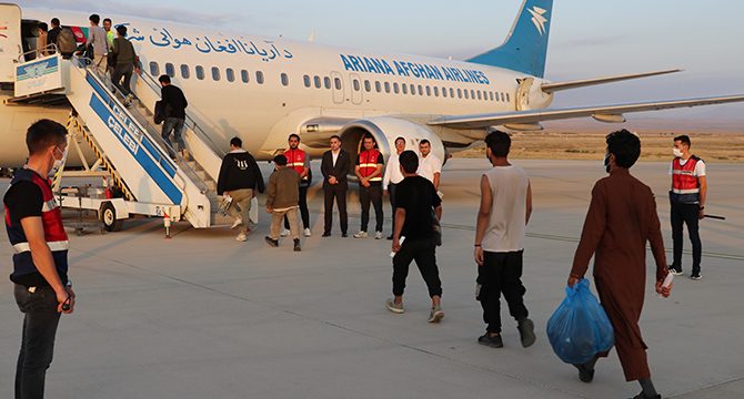Iğdır'dan 136 Afgan göçmen ülkelerine gönderildi