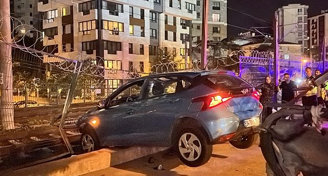 Kadıköy'de otomobil marmaray hattına girdi