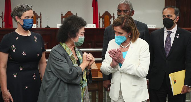 Pelosi Tayvan’dan ayrıldı