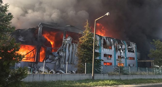 Tekirdağ’da boya fabrikasında kimyasal patlama