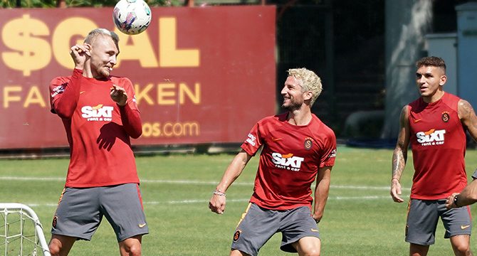 ﻿Galatasaray'da Lucas Torreira ve Dries Mertens mesaiye başladı