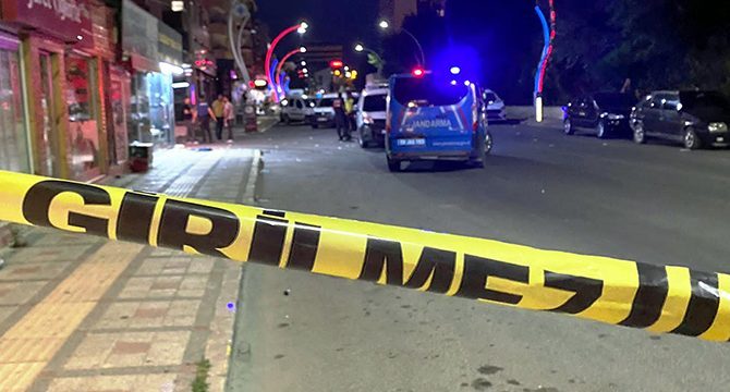 Kötü koku ihbarına gelen polis cesetle karşılaştı